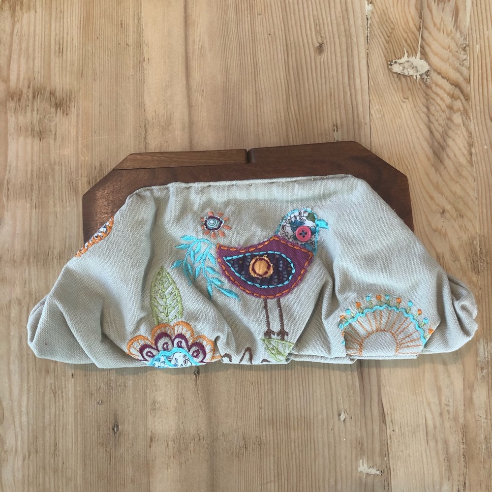 Ricki Wood Frame Embroidery Bird Clutch